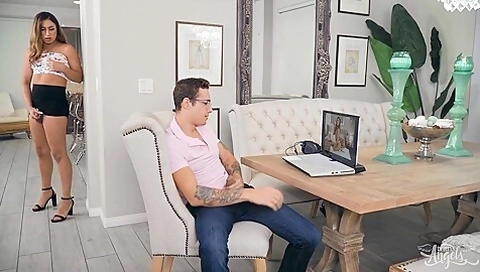 Shemale Screwing The I.t. Guy